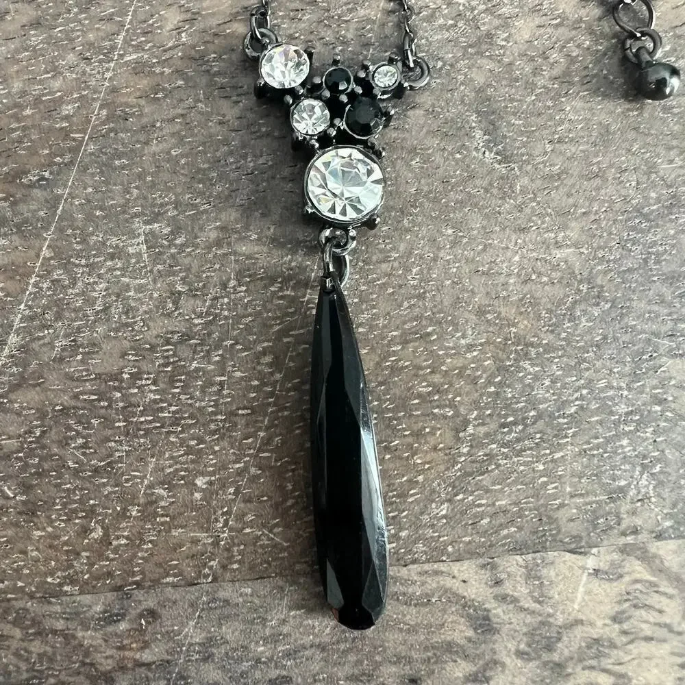 Vintage Avon SAQ Crystal Rhinestone and Black Pendant Elegant Necklace